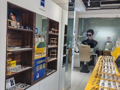 -诺柯视眼镜-蔡司依视路官方工厂店(淞南一店)