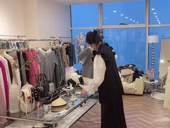 -眷顾自助服装工作室(中南金石国际广场A座店)