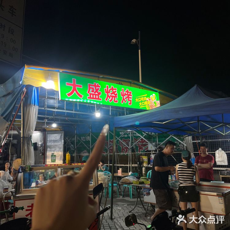 在普宁。。一定要去吃这家烧烤店。。巨好吃。。
