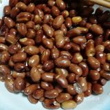 做好了蒸凉皮，都弄好了切点黄瓜丝、面筋，把凉皮拌起来