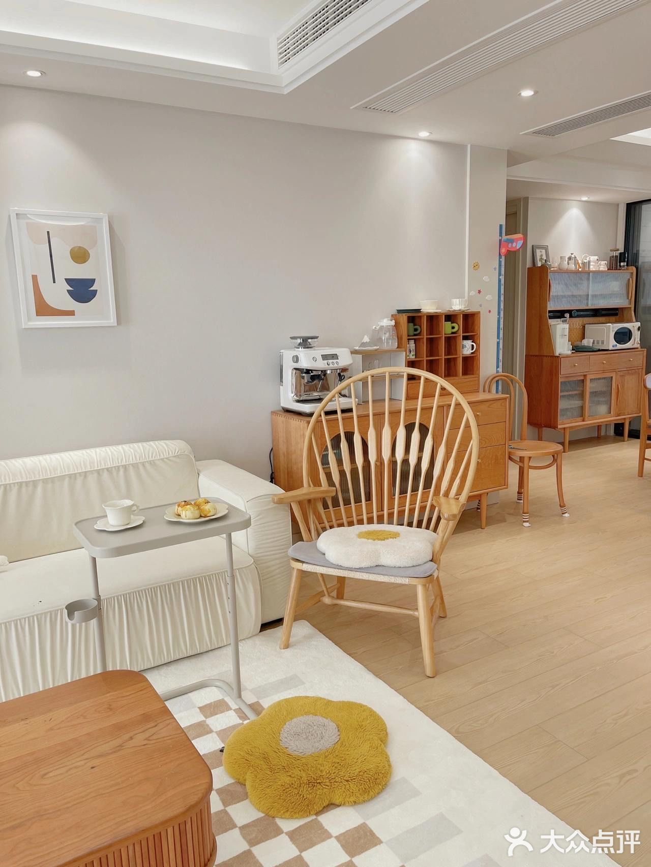 秋天的原木风客厅️暖暖的真好看！