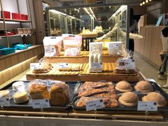 面包甜点陈列柜-顶东面包花园·生日蛋糕(世博店)