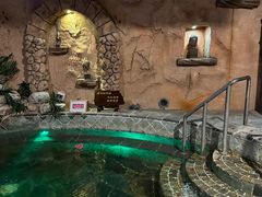 -泉城欧乐堡戏水湾艺术养生温泉