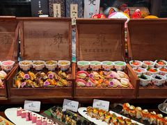 -雍容荟帝王蟹活龙虾展台自助(IFS黑金店)