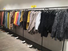 -URBAN REVIVO(高德置地广场·春广场店)