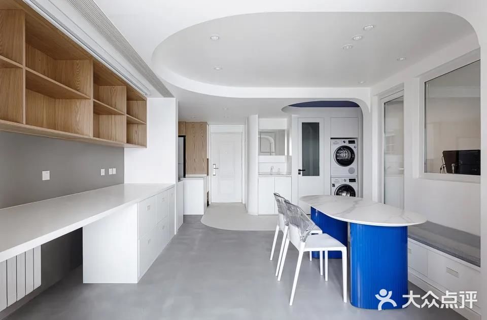 克莱因蓝下的流线型音乐之家 - 蓝境 