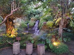 -Chom Cafe and Restaurant