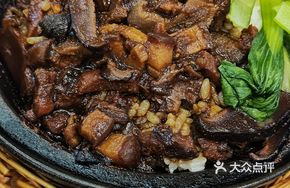 Braised Pork Rice in Clay Pot