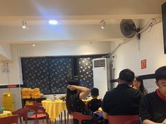 等位区-天宝食坊·啫啫煲大排档(西华路店)