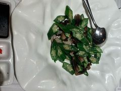 鸡枞菌炒秋葵-四季民福烤鸭店(王府井灯市口店)