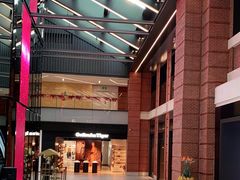 -星巴克臻选(上海中环广场2F店)
