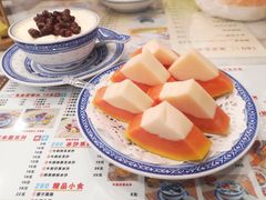 木瓜奶冻-广信牛奶甜品世家(台东店)