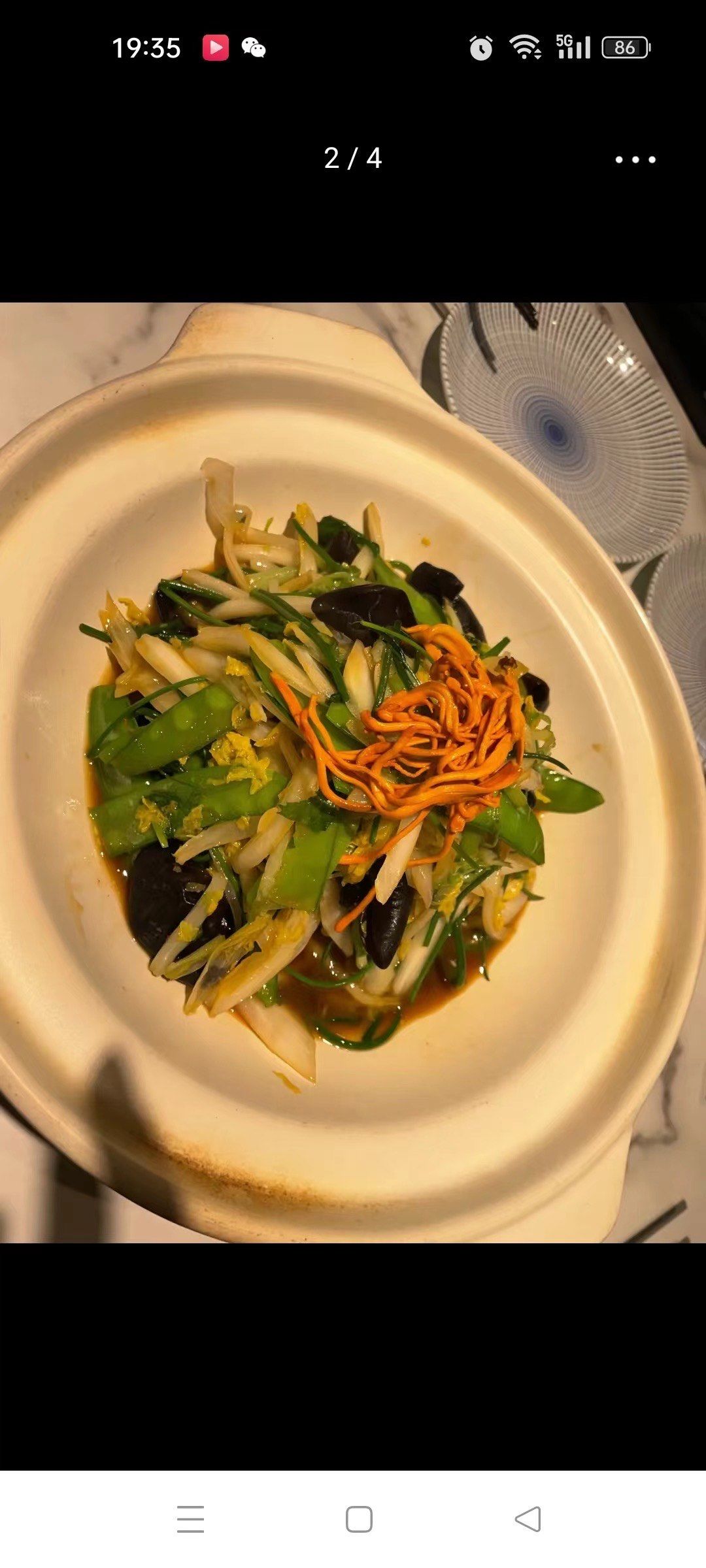 这个砂锅野菜菜很新鲜,味道也好卫生很干净