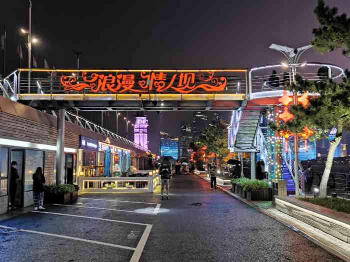 情人坝酒吧街-"之前和目前,起码来过青岛三次了,一直没有.