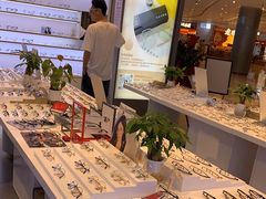 -罗伯特眼镜·蔡司官方授权(前海桂湾店)