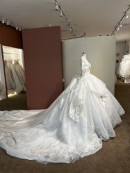 -派丽莫Pellimo原创设计婚纱品牌