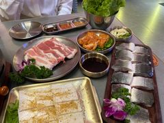 -围炉肉舍•炭烤活鳗•丹东海鲜烤肉(步行街店)