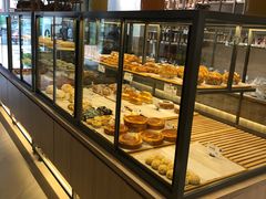 面包甜点陈列柜-顶东面包花园·生日蛋糕(世博店)