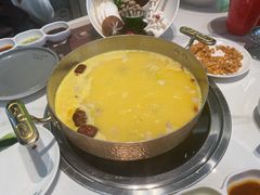 -洪氏嗨捞·广东猪肚鸡·椰子鸡火锅(西咸万象城店)
