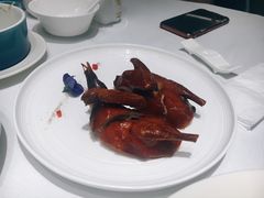 玻璃皮润烧乳鸽-北京厨房(西安SKP店)