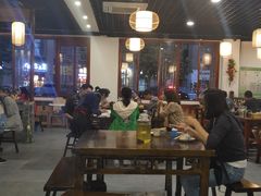 大堂-黄桷树曹家私房菜(江与城店)