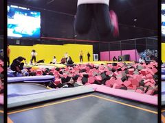-嘿哟动霸CHUA·新潮玩运动娱乐中心·蹦床滑冰团建乐园