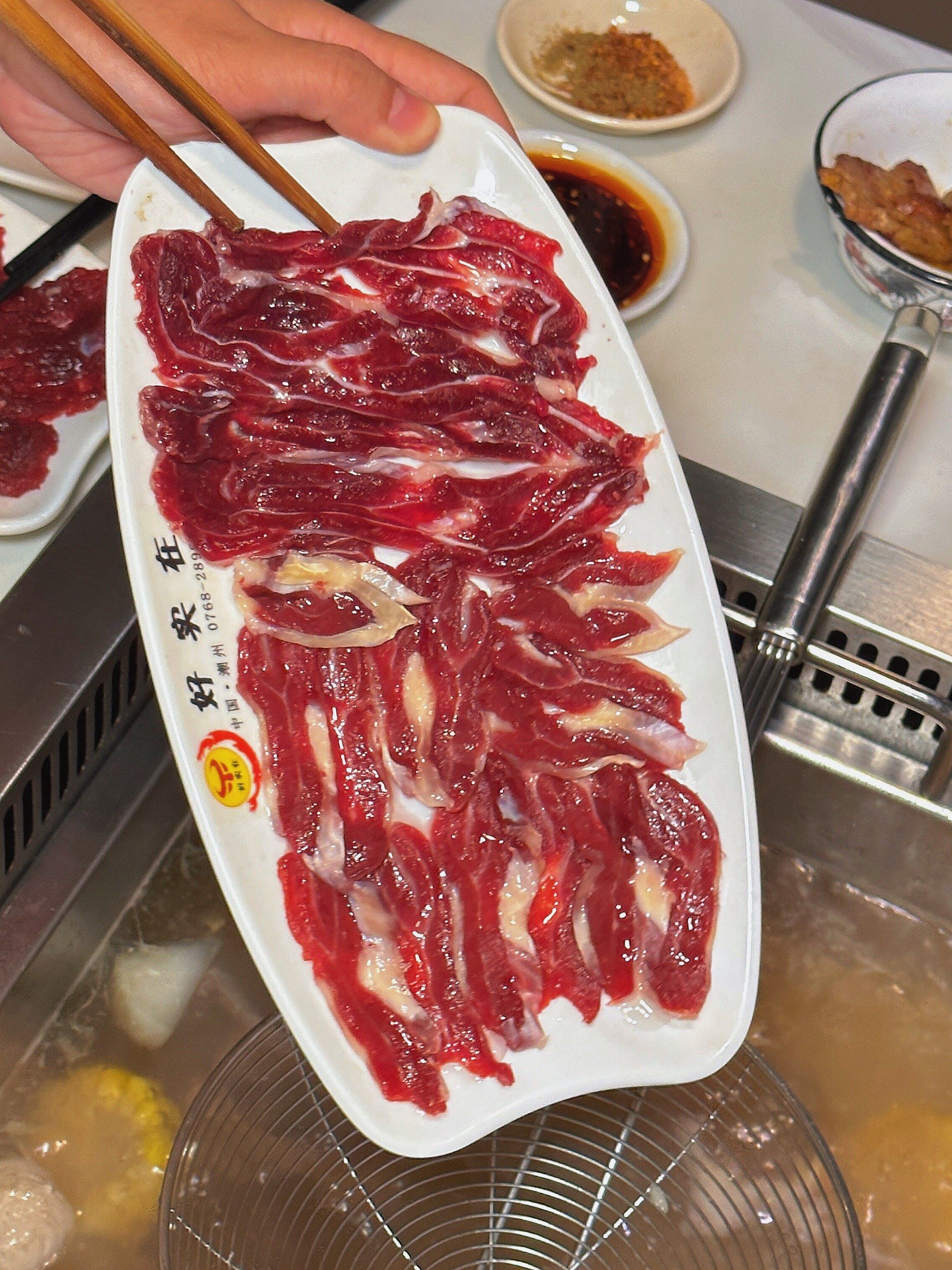 这家牛肉火锅的三花趾连续吃了三盘!