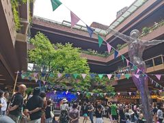 -瑞虹新天地月亮湾