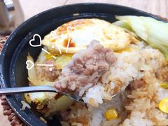 肉饼窝蛋煲仔饭-堂屋糖水店(愚园店)