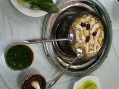 -南渝食府.墨脱石锅松茸鸡