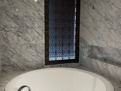 -上海虹桥西郊假日酒店