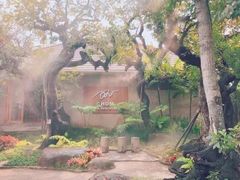 -Chom Cafe and Restaurant