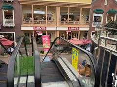 -王府井奥莱临潼小镇(临潼店)