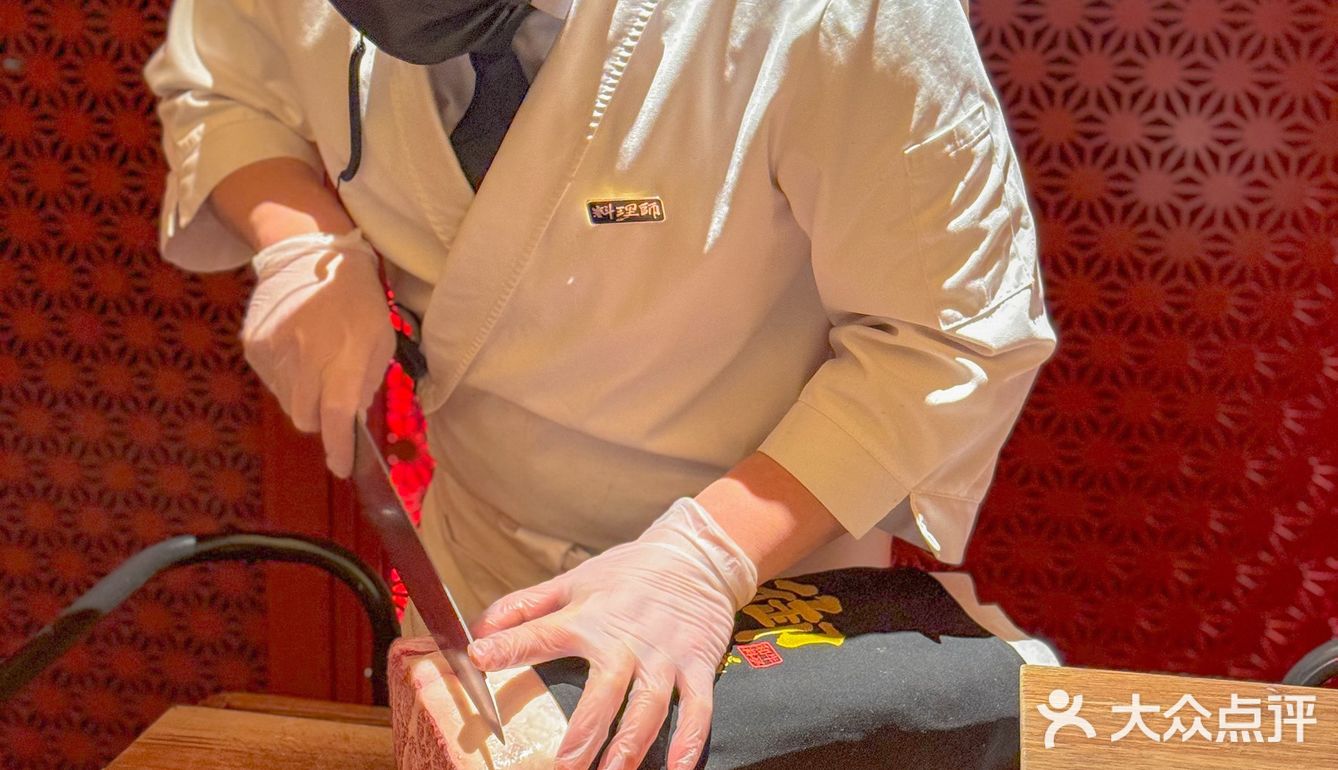 和牛烤肉天花板！肉质鲜嫩多汁，口感极佳。在这里