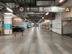-虹桥天地-停车场