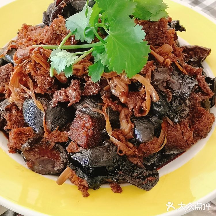 烧了满满一桌好菜招待，住家饭真的太幸福啦