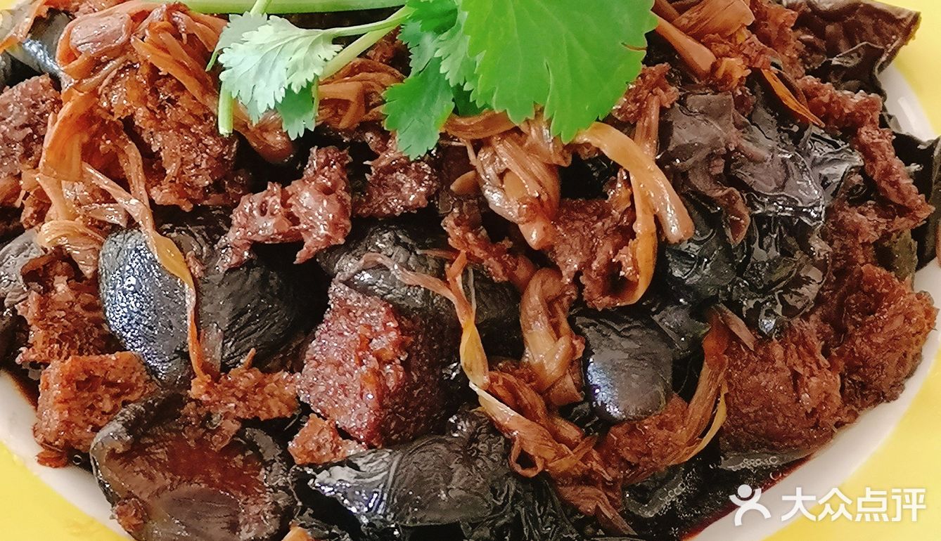 烧了满满一桌好菜招待，住家饭真的太幸福啦