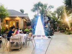 -Chom Cafe and Restaurant