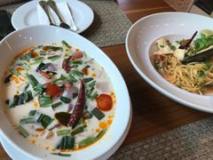 -Chom Cafe and Restaurant