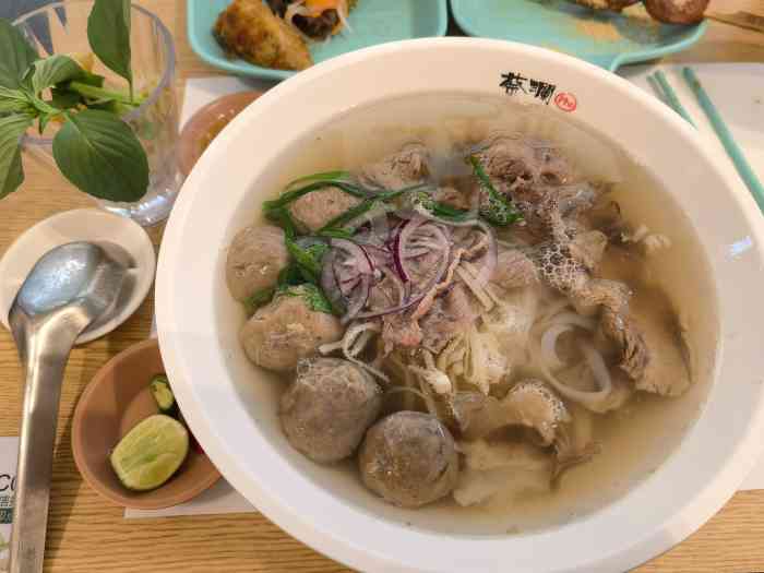 蔡澜越南粉(万菱汇店)-"这家餐厅环境很好,非常干净整洁,食物不仅.