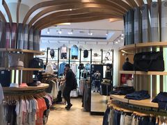 -lululemon(上海浦东IFC店)