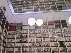 -钟书阁(松江泰晤士小镇店)