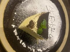 白色之恋慕斯蛋糕-百特喜·意大利餐厅(八佰伴镇江店)