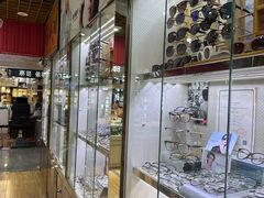 -三叶眼镜城批发市场(上海火车站店)