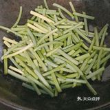 超简单快手又润肠通便的绿豆芽炒蒜苗