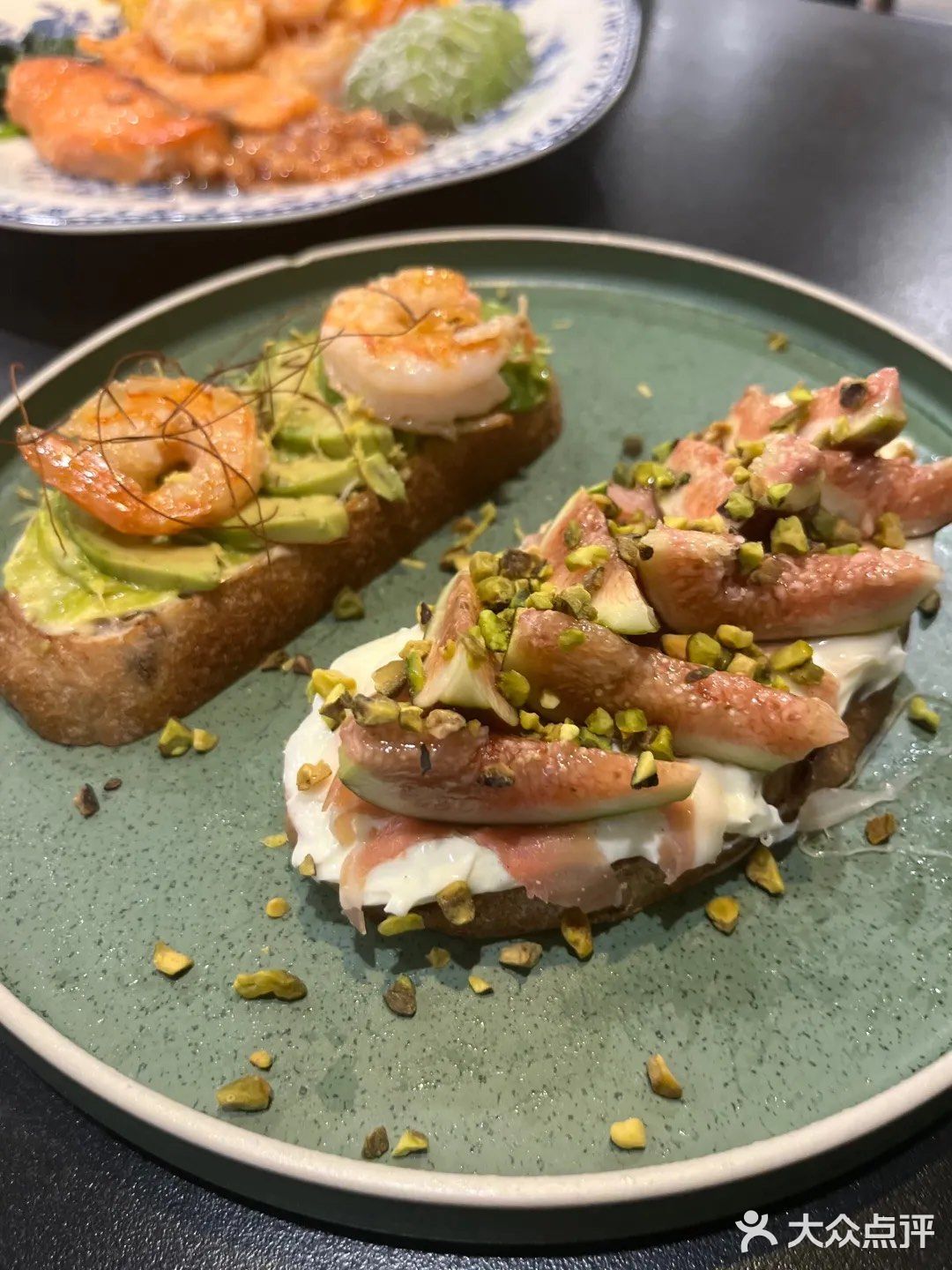 在国王冰室吃到了惊喜的汉堡和松饼冰淇淋