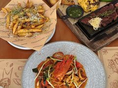 -Mark&Mars Restaurant