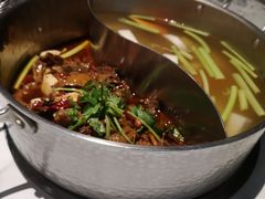 秘制鲜牛腩鸳鸯锅-今日炊牛·潮汕牛肉火锅(华采天地店)