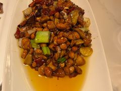 宫保鸡丁-夫妻肺片·中华老字号·正宗川菜(春熙路店)