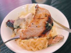 猪颈肉芝士捞公仔面-新记餐厅(香槟大厦店)